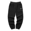 Casual-Hose mit Buchstabenprint und schmal zulaufendem Schnitt „Schwarz“