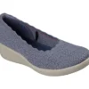 Relaxed Fit: Newport Keilabsatz – Softly Stitched Relaxed Fit: Newport Keilabsatz – Softly Stitched