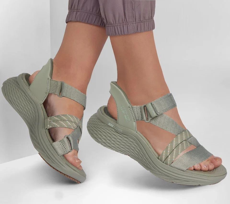 Skechers Slip-ins: Max Cushioning Elite 2.0 Sandale – Emery Skechers Slip-ins: Max Cushioning Elite 2.0 Sandale – Emery