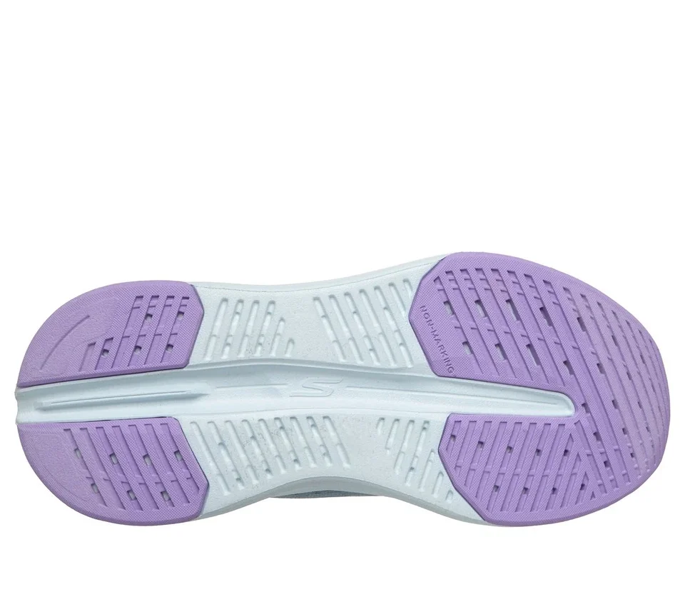 Skechers Slip-ins: Max Cushioning Glide-Step – Glatte Sohlen Skechers Slip-ins: Max Cushioning Glide-Step – Glatte Sohlen