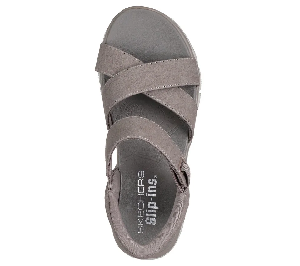 Skechers Slip-ins Relaxed Fit: Lässig – irgendwo, wo die Sonne scheint Skechers Slip-ins Relaxed Fit: Lässig – irgendwo, wo die Sonne scheint