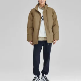 Sport Lifestyle Series Daunenjacke mit Reißverschluss und Buchstabenprint „Tan“