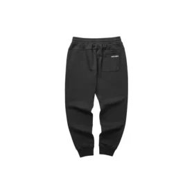 Warme, taillierte Sporthose mit Fleecefutter und Schriftzug „Black Grey“ Warme, taillierte Sporthose mit Fleecefutter und Schriftzug „Black Grey“
