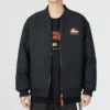 Wendbare, wattierte Jacke mit Buchstabenstickerei „Black Red“